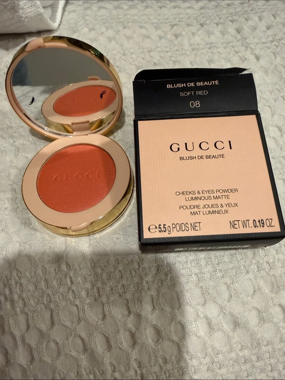 Gucci Blush De Beauté Compact in Soft Red Color 08
